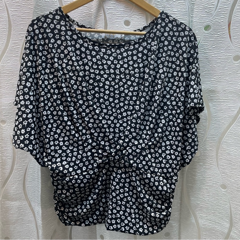 Coco & Tashi Floral Twist Front Top Womens‎ Medium Black White Excellent Dolman